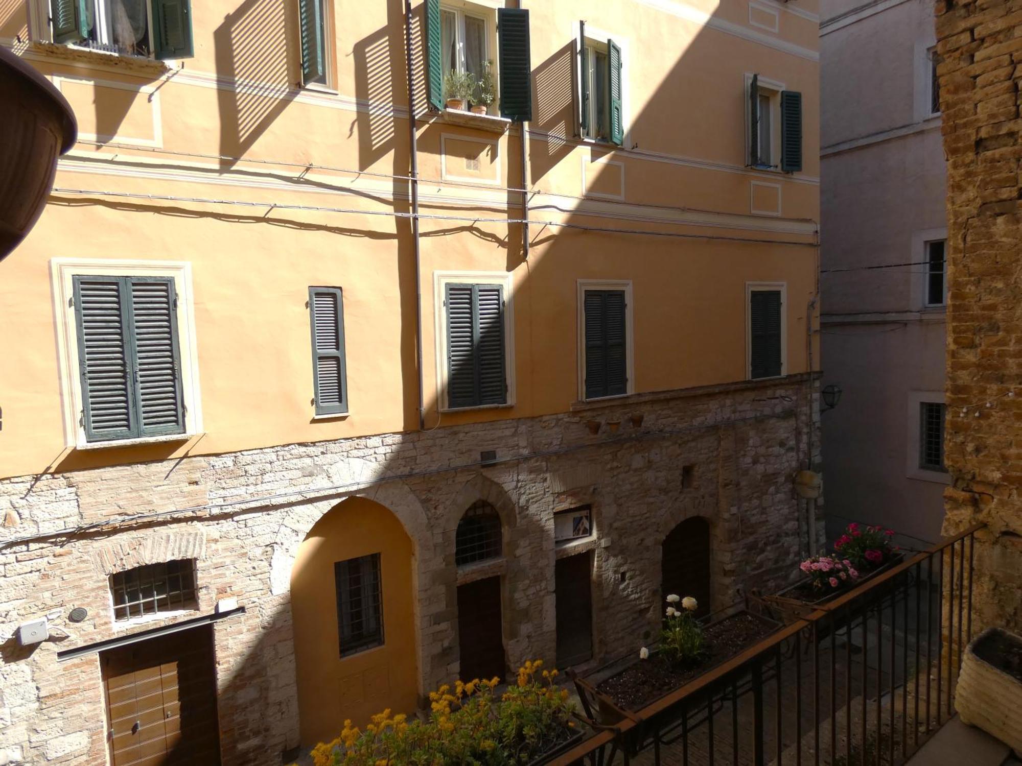Via Vincioli - La Terrazza Nel Cuore Di Perugia เปรูจา ภายนอก รูปภาพ